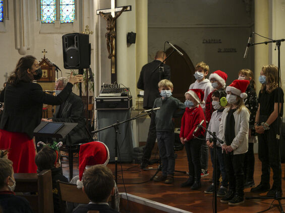 La chorale interprète des chants de Noël