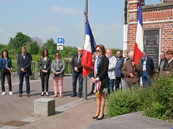 La minute de silence pendant l'hymne National.