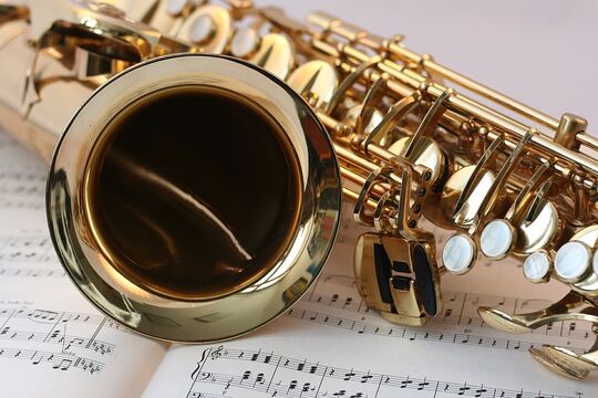 Saxophone sur une partition